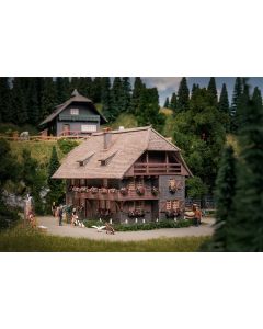 Jubiläumsmodell Uhrenmacherhaus mit Figur