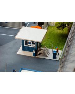 Pförtnerhaus mit Dachüberstand