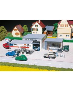 Tankstelle mit Waschhalle