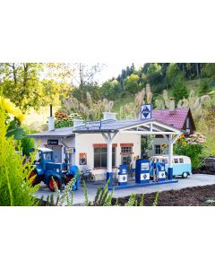 Tankstelle mit Werkstatt